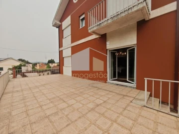 Moradia T4 para Venda em Campos e Vila Meã