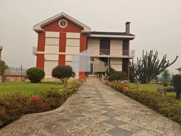 Moradia T4 para Venda em Campos e Vila Meã