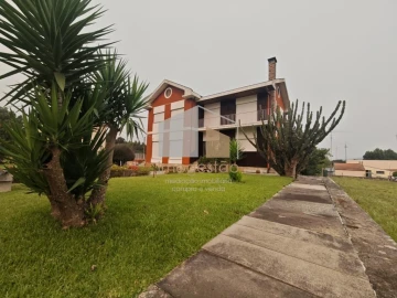 Moradia T4 para Venda em Campos e Vila Meã