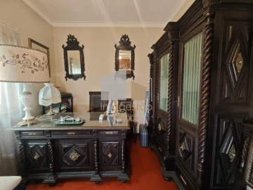 Moradia T4 para Venda em Campos e Vila Meã