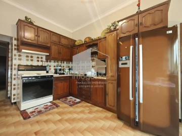 Moradia T4 para Venda em Campos e Vila Meã