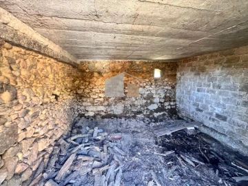 Quinta T2 para Venda em Cornes