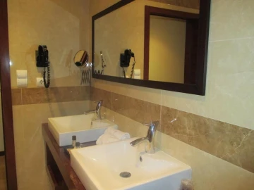 Loja para Venda em Sequeiros e Gradiz