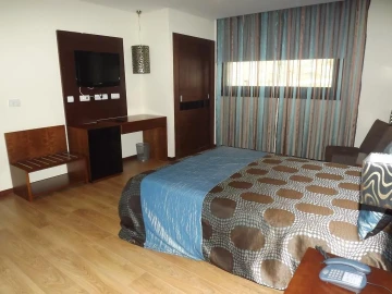 Loja para Venda em Sequeiros e Gradiz