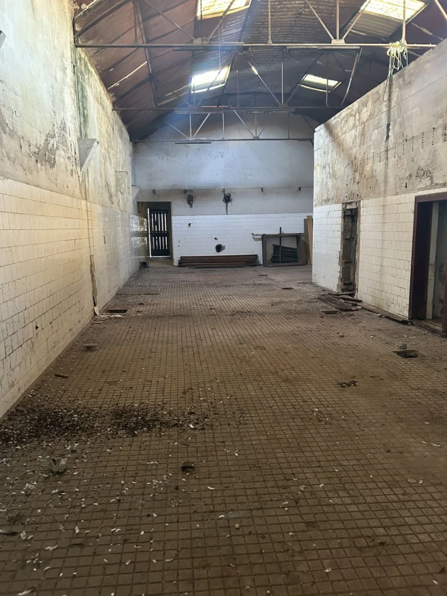 Loja para Venda em Milheiros Foto 7