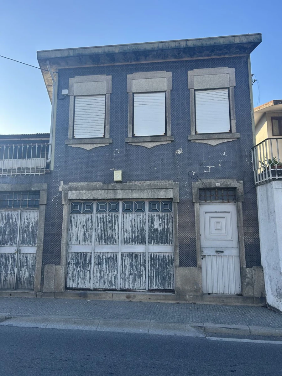 Loja para Venda em Milheiros Foto 3