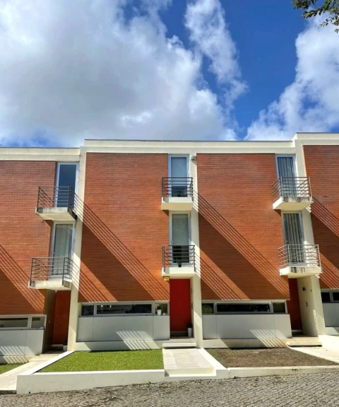 Moradia T6 para Venda em Moreira