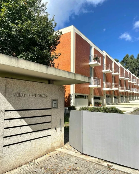 Moradia T6 para Venda em Moreira