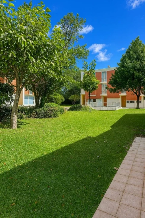 Moradia T6 para Venda em Moreira