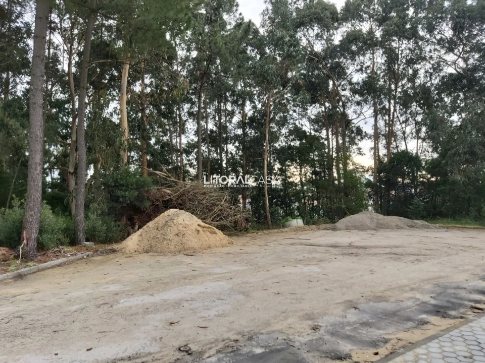 Terreno para Venda em Eixo e Eirol Foto 2