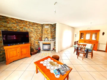 Moradia T4 para Venda em Santa Joana