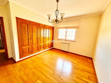 Moradia T4 para Venda em Santa Joana