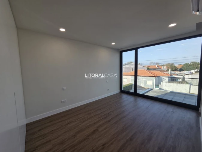 Moradia T4 para Venda em Aradas Foto 21