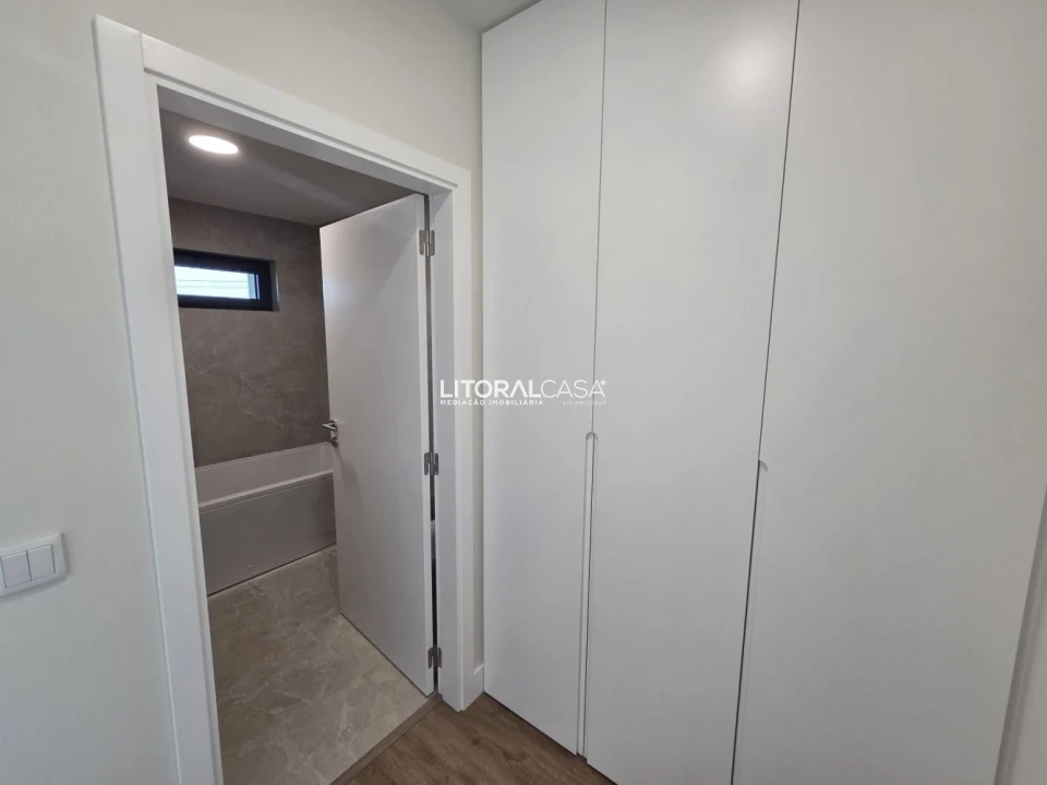 Moradia T4 para Venda em Aradas Foto 23