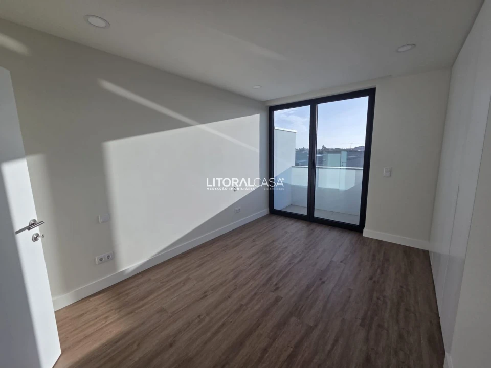 Moradia T4 para Venda em Aradas Foto 17