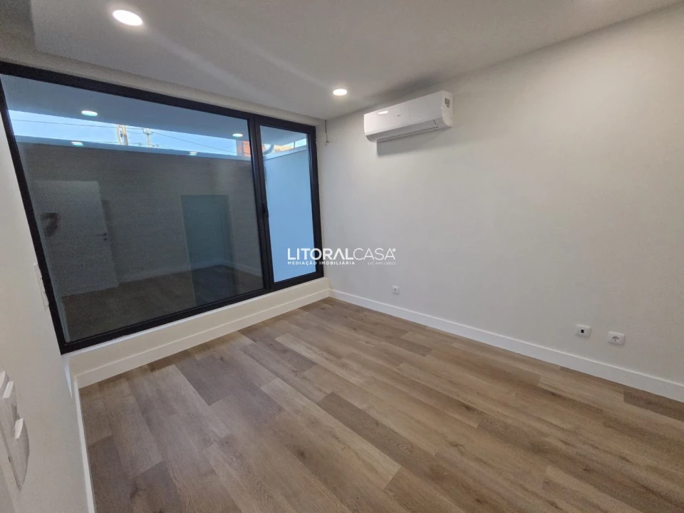 Moradia T4 para Venda em Aradas Foto 13