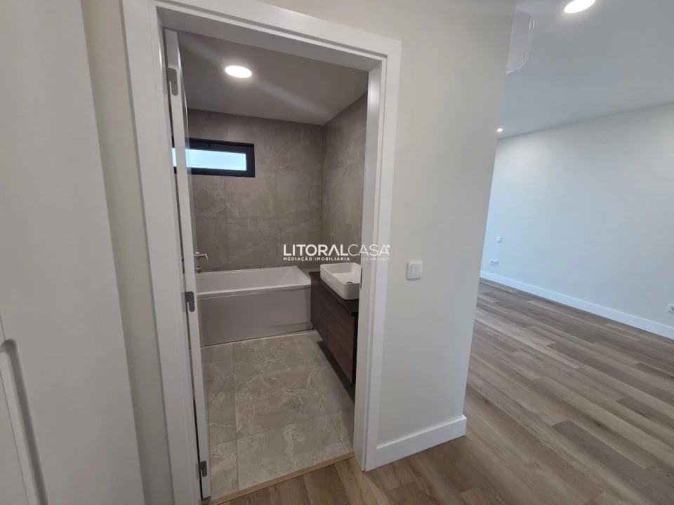 Moradia T4 para Venda em Aradas Foto 19