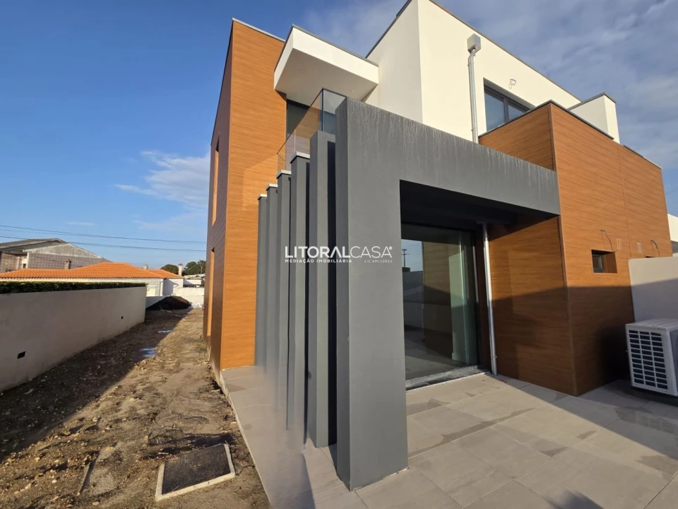 Moradia T4 para Venda em Aradas Foto 3