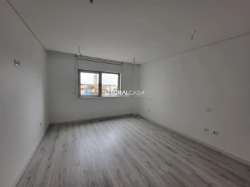 Apartamento T3 para Venda em Glória e Vera Cruz