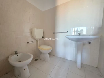 Loja para Arrendamento em Oliveira do Bairro