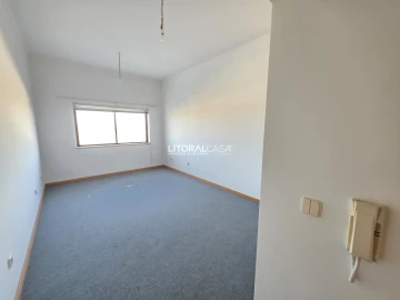 Loja para Arrendamento em Oliveira do Bairro