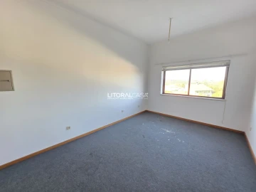 Loja para Arrendamento em Oliveira do Bairro