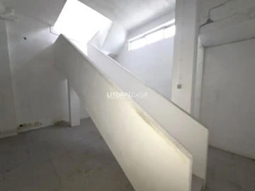 Loja para Arrendamento em Esgueira