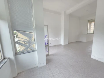 Loja para Arrendamento em Esgueira