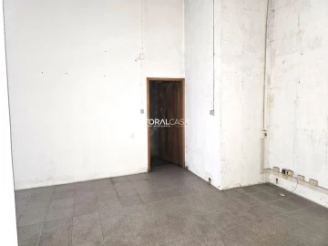 Loja para Arrendamento em Esgueira