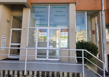 Loja para Arrendamento em Esgueira