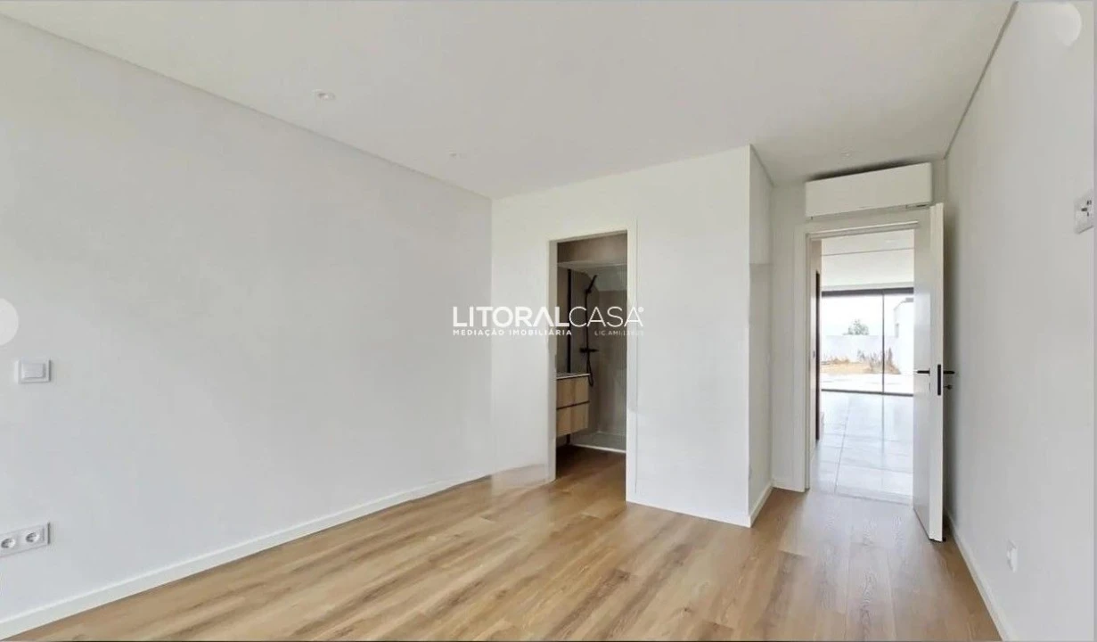 Moradia T4 para Venda em Aradas Foto 22