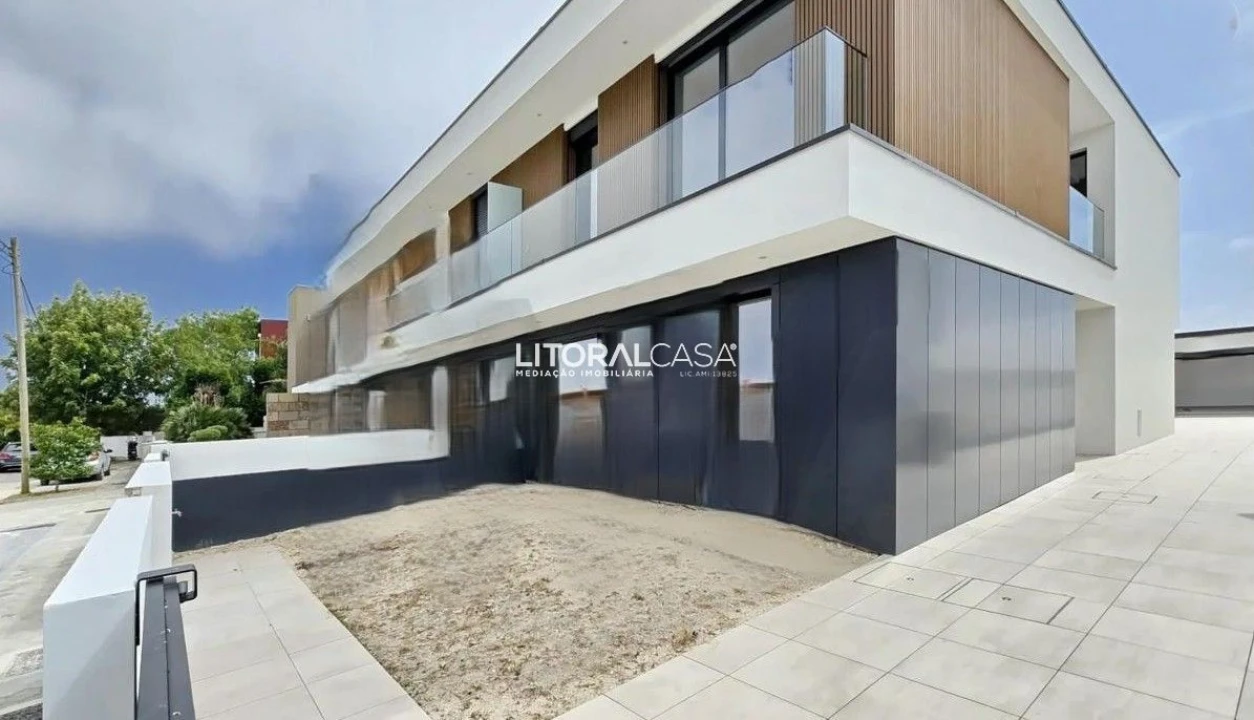 Moradia T4 para Venda em Aradas Foto 19