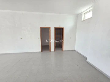 Loja para Arrendamento em Azambuja