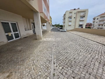 Loja para Arrendamento em Azambuja