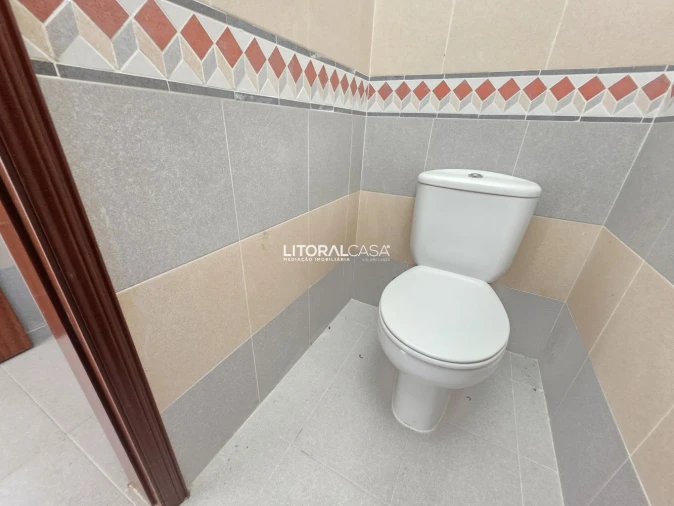 Loja para Arrendamento em Azambuja Foto 17