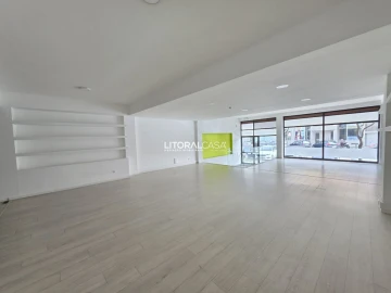 Loja para Arrendamento em Aradas