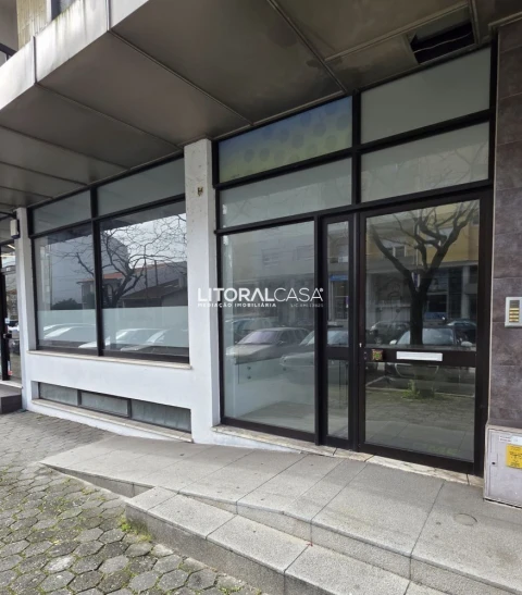 Loja para Arrendamento em Aradas