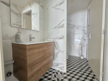 Loja para Arrendamento em Aradas