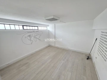 Loja para Arrendamento em Aradas