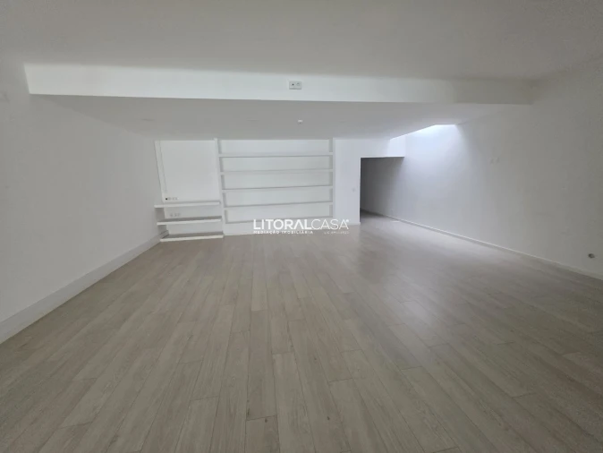 Loja para Arrendamento em Aradas Foto 14