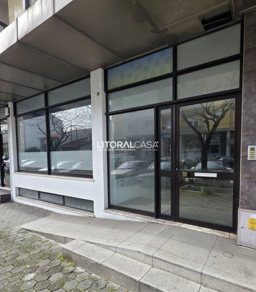 Loja para Arrendamento em Aradas