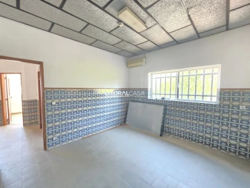 Loja para Arrendamento em Oiã