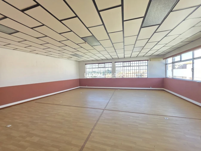 Loja para Arrendamento em Oiã Foto 2