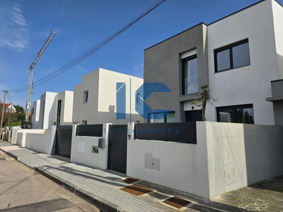 Moradia T3 para Venda em Aguada de Cima Foto 1