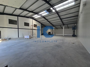 Loja para Arrendamento em Travassô e Óis da Ribeira