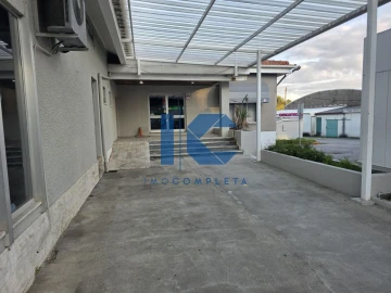 Loja para Arrendamento em Aguada de Cima