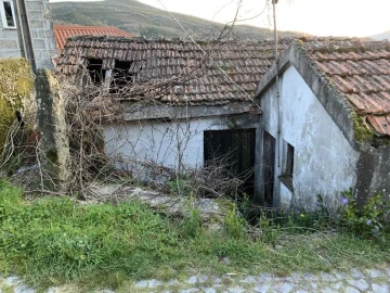 Moradia T3 para Venda em Loivos do Monte