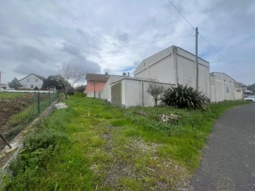 Moradia T3 para Venda em Nossa Senhora do Pópulo, Coto e São Gregório