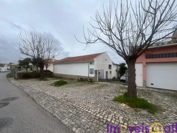 Moradia T3 para Venda em Nossa Senhora do Pópulo, Coto e São Gregório