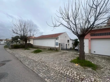 Moradia T3 para Venda em Nossa Senhora do Pópulo, Coto e São Gregório